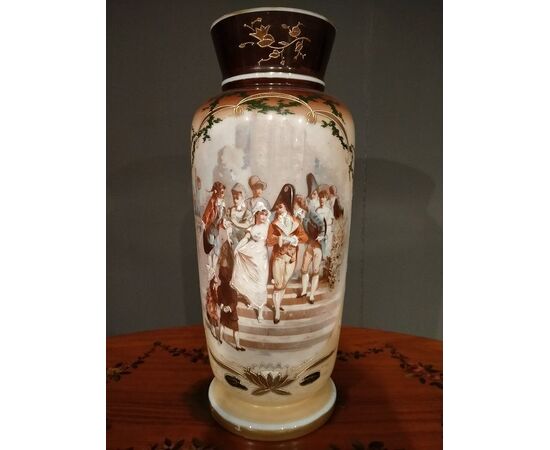 Coppia di vasi francesi in opaline dipinti del 1800 con personaggi