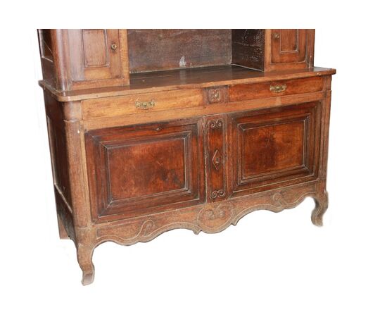 Grande Maestosa credenza di inizio 1800 stile Provenzale Francese in legno di noce con intagli