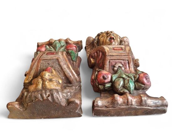 Coppia di sculture a lesena in legno
