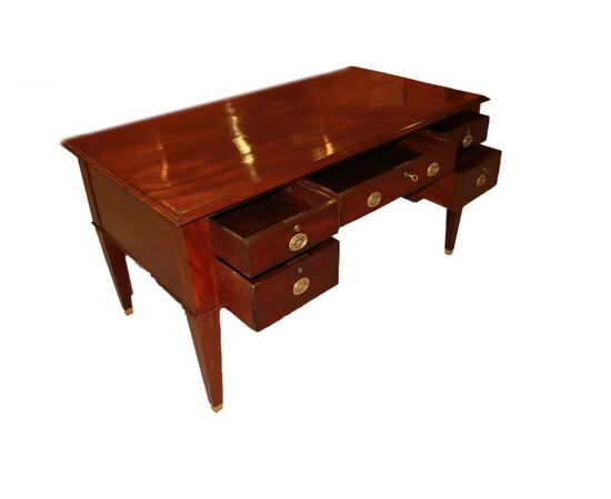 Scrivania Luigi XVI in legno di mogano con applicazioni in bronzo XIX secolo