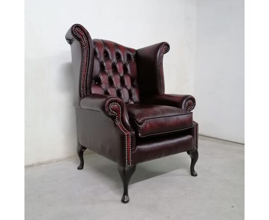 Coppia di poltrone chesterfield Queen Anne nuova inglese originale in pelle rosso bordeaux anticato 