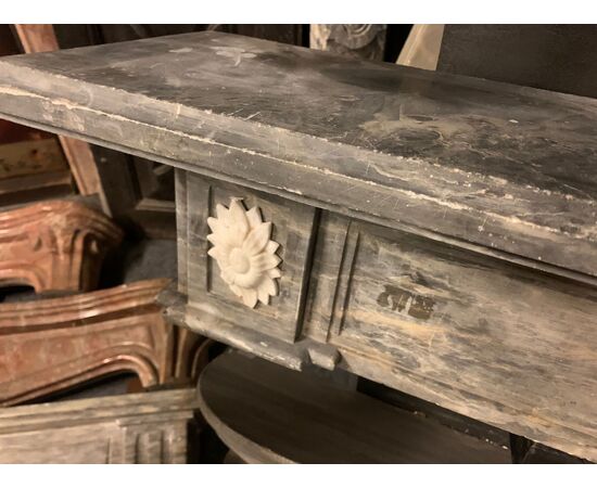 CHM886 - N. 3 Camini completi in marmo grigio, epoca '700, misure diverse