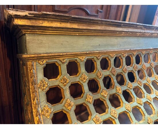 DARS672 - Balcone veneziano da teatro in legno laccato e dorato, epoca '700, misure cm L 177 x H 115 x P 50
