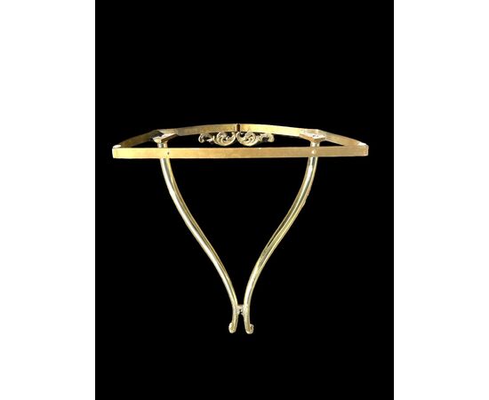 Coppia di consolles d’applique in ottone con piano in alabastro.