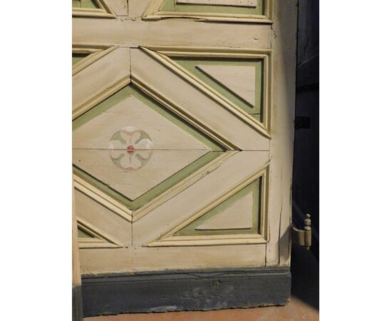 PTS808 - N. 2 porte in legno laccato, epoca '700, provenienza Genova, misure cm L 106 x H 228