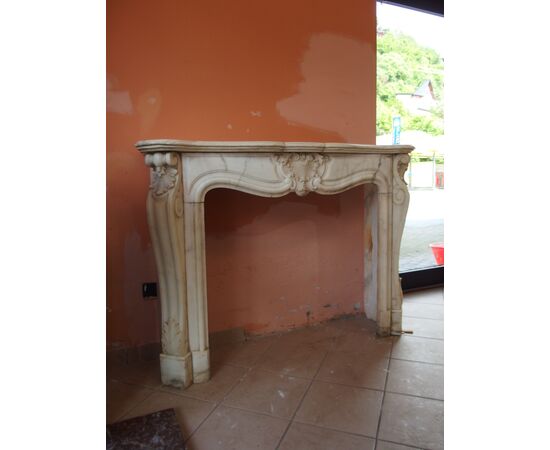 CAMINO IN MARMO BIANCO CARRARA STATUARIO SCOLPITO STILE LUIGI XV FRANCIA  cm L143xP40,5xH104