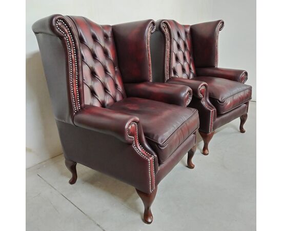 Coppia di poltrone chesterfield Queen Anne nuova inglese originale in pelle rosso bordeaux anticato 