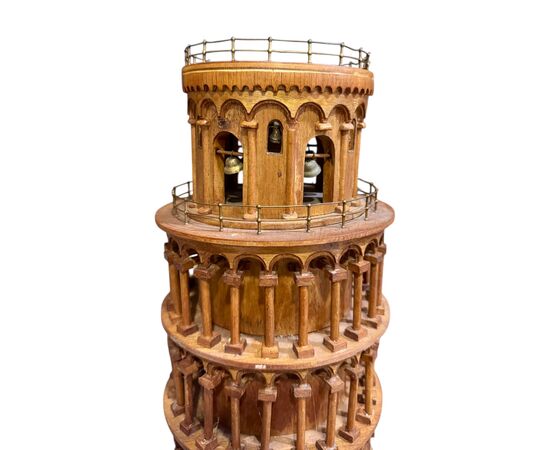 Grand Tour –  Modellino della Torre di Pisa in legno – XIX secolo.