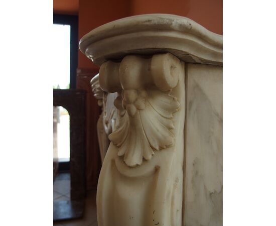 CAMINO IN MARMO BIANCO CARRARA STATUARIO SCOLPITO STILE LUIGI XV FRANCIA  cm L143xP40,5xH104