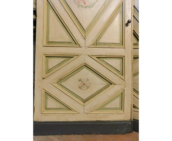 PTS808 - N. 2 porte in legno laccato, epoca '700, provenienza Genova, misure cm L 106 x H 228