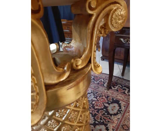 Coppia di colonne dorate in stile Impero – Italia, anni '80