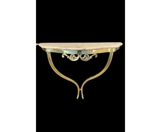 Coppia di consolles d’applique in ottone con piano in alabastro.