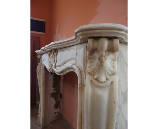 CAMINO IN MARMO BIANCO CARRARA STATUARIO SCOLPITO STILE LUIGI XV FRANCIA  cm L143xP40,5xH104