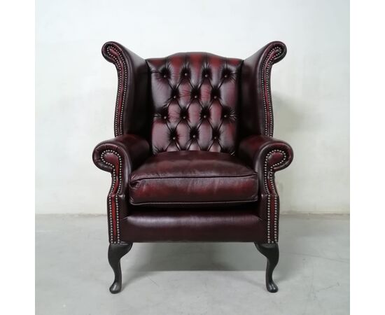Coppia di poltrone chesterfield Queen Anne nuova inglese originale in pelle rosso bordeaux anticato 