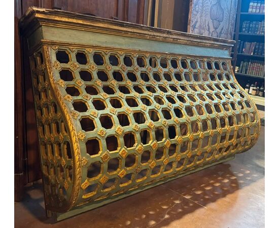 DARS672 - Balcone veneziano da teatro in legno laccato e dorato, epoca '700, misure cm L 177 x H 115 x P 50