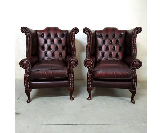 Coppia di poltrone chesterfield Queen Anne nuova inglese originale in pelle rosso bordeaux anticato 