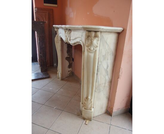 CAMINO IN MARMO BIANCO CARRARA STATUARIO SCOLPITO STILE LUIGI XV FRANCIA  cm L143xP40,5xH104