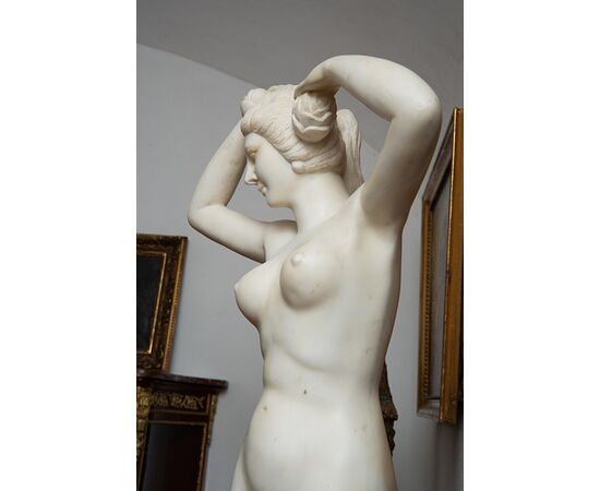 Scultura antica in marmo bianco statuario altezza 148cm. Roma XIX secolo.