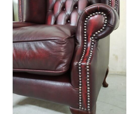 Coppia di poltrone chesterfield Queen Anne nuova inglese originale in pelle rosso bordeaux anticato 