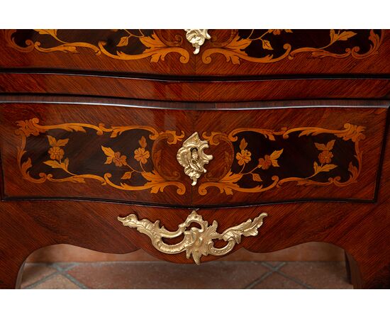 Secretaire Napoleone III Francese in legni esotici pregiati con applicazioni in bronzo dorato. Periodo XIX secolo.