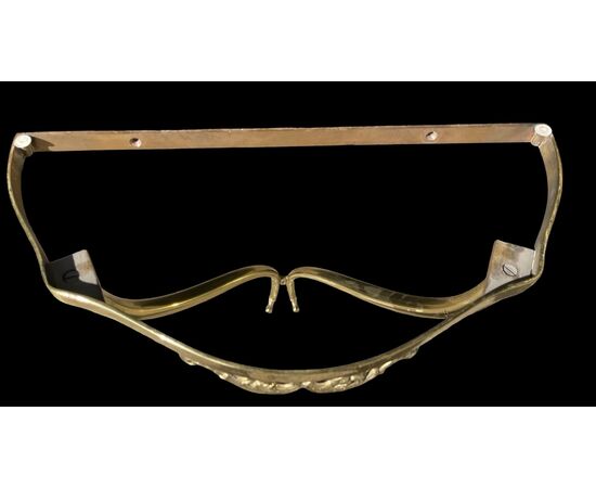 Coppia di consolles d’applique in ottone con piano in alabastro.