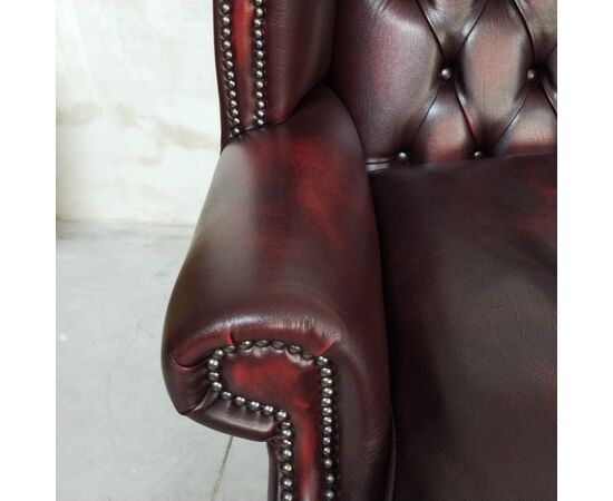 Coppia di poltrone chesterfield Queen Anne nuova inglese originale in pelle rosso bordeaux anticato 