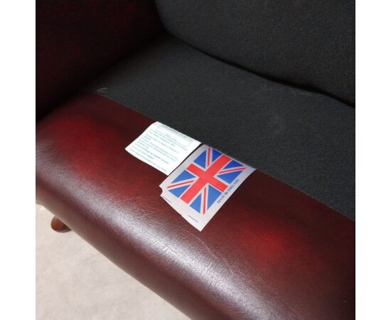 Coppia di poltrone chesterfield Queen Anne nuova inglese originale in pelle rosso bordeaux anticato 