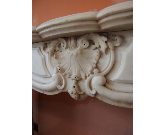 CAMINO IN MARMO BIANCO CARRARA STATUARIO SCOLPITO STILE LUIGI XV FRANCIA  cm L143xP40,5xH104