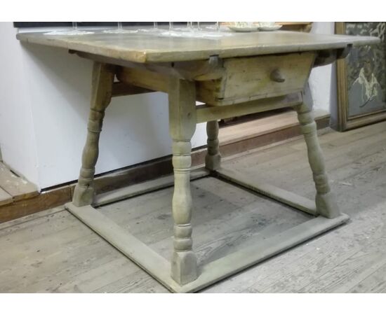 Tyrolean table     