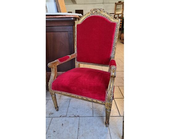 Quattro poltrone ed un divano dorati Napoleone III
