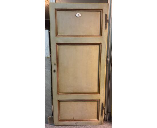 PTS891 - N. 2 Porte da albergo laccate, epoca '800, luce cm L 83 x H 194