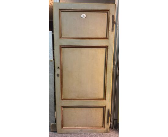 PTS891 - N. 2 Porte da albergo laccate, epoca '800, luce cm L 83 x H 194