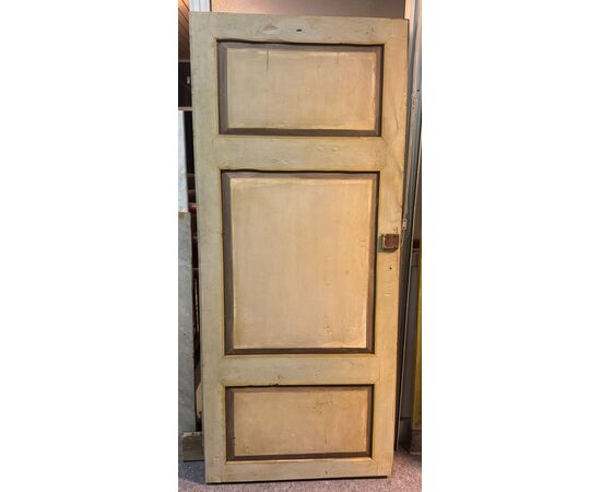 PTS891 - N. 2 Porte da albergo laccate, epoca '800, luce cm L 83 x H 194