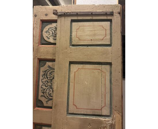 PTL702 - Porta in legno laccato con pannelli dipinti, epoca '700, misure cm L 122 x H 217