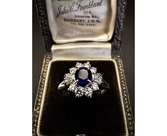Anello  con  Zaffiro  e  Diamanti  