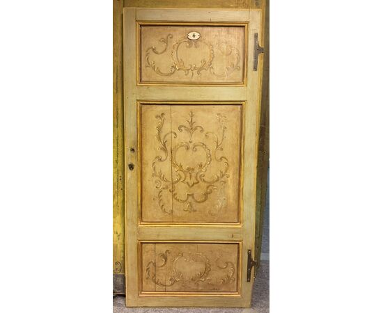 PTS891 - N. 2 Porte da albergo laccate, epoca '800, luce cm L 83 x H 194