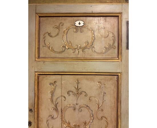 PTS891 - N. 2 Porte da albergo laccate, epoca '800, luce cm L 83 x H 194