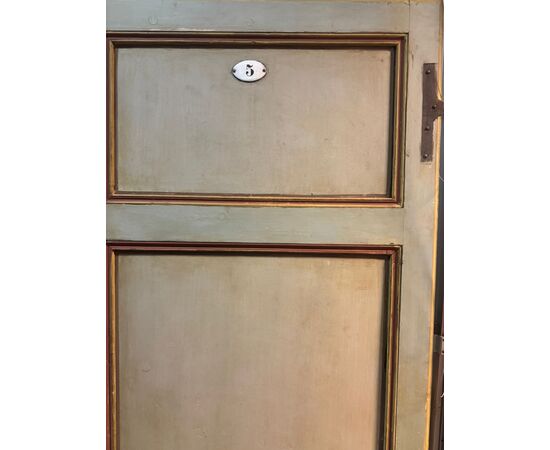 PTS891 - N. 2 Porte da albergo laccate, epoca '800, luce cm L 83 x H 194