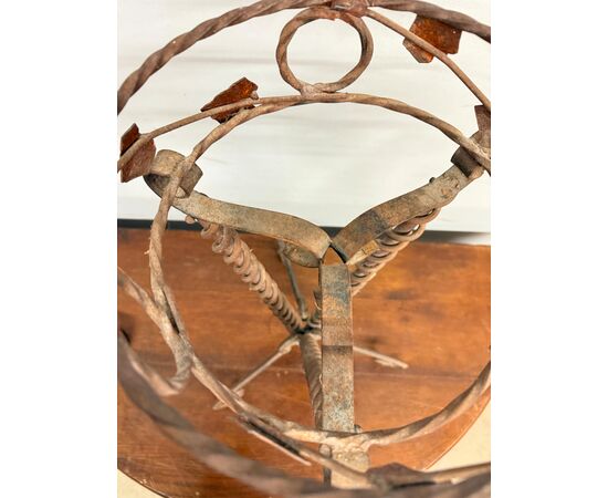 Porta vaso in ferro battuto Liberty, primi '900, 61x29 cm