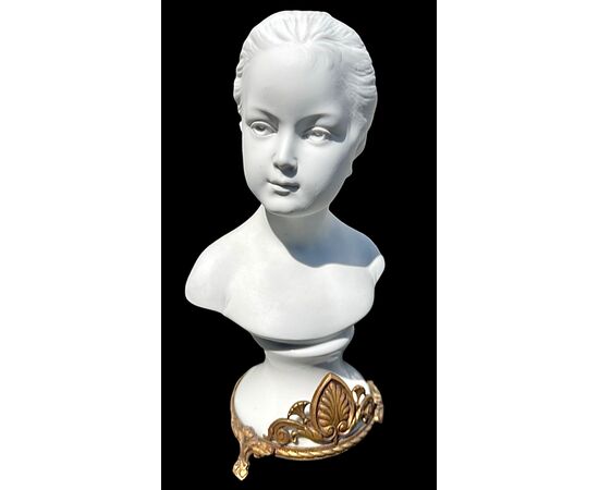 Busto di fanciulla in porcellana con profilo della base in bronzo.Manifattura Ginori.
