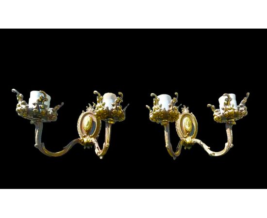 Coppia di lampade applique in bronzo a due fuochi.Marchio Chiarini.