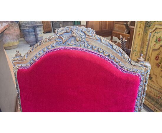 Quattro poltrone ed un divano dorati Napoleone III