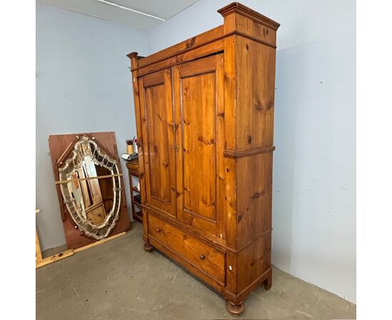 Antico armadio stipo guardaroba toscano in pino XIX sec . Mis h 210 L 132 prof cm 49 . Da restaurare 