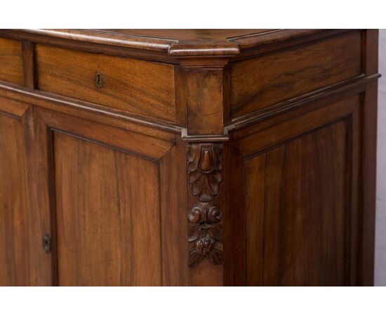 Credenza antica nobiliare in ulivo massello periodo Luigi Filippo Napoletano. XIX secolo.