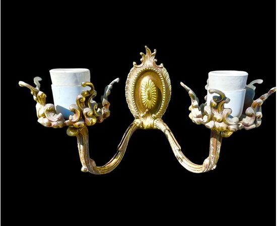 Coppia di lampade applique in bronzo a due fuochi.Marchio Chiarini.