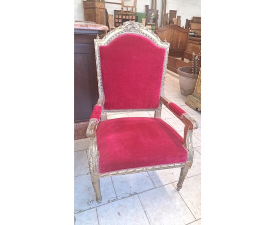 Quattro poltrone ed un divano dorati Napoleone III