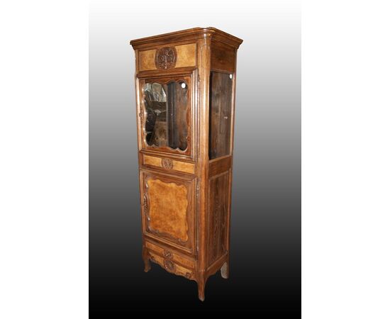 Vetrinetta provenzale del 1800 in legno di noce e radica con intagli