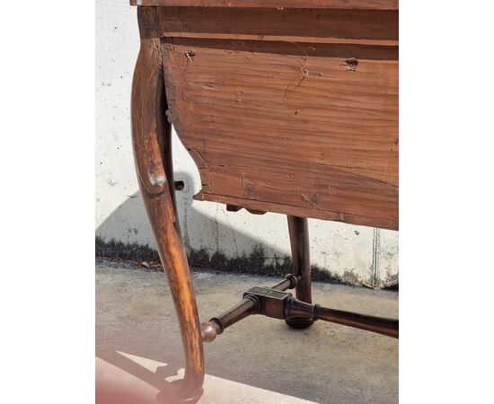 Comò consolle ferrarese in noce, XVIII secolo