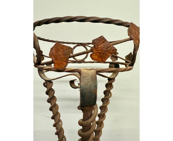 Porta vaso in ferro battuto Liberty, primi '900, 61x29 cm