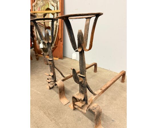 Antica coppia di alari toscani in ferro battuto, XVIII sec, 57x30 cm